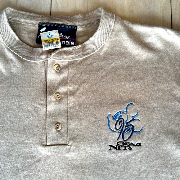 NWT Vintage Disneyland 1995 Grad Night Henley T-Shirt in Tan Men's Size S/M - Picture 4 of 10